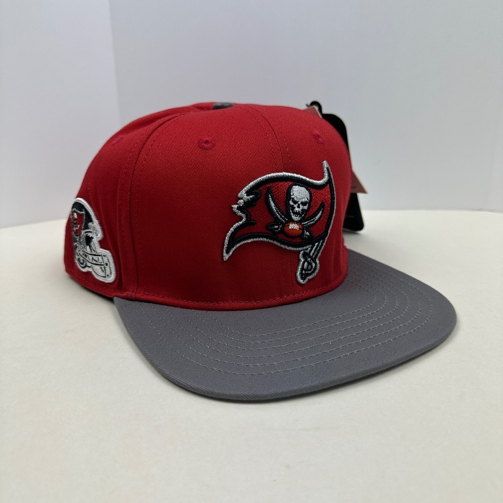 NEW Pro Standard Tampa Bay Buccaneers NFL Snapback Hat Red Grey Leather Button